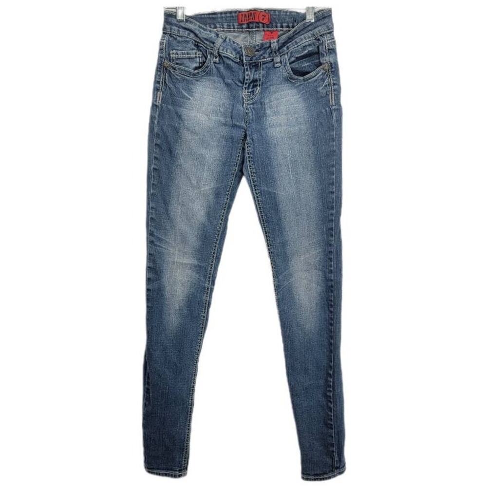Zandi 7 blue Denim with Pockets embroidered